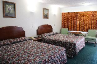 Fullerton Lodge Room photo